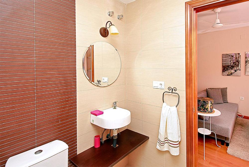 Carreteria Studio Balcony & Relax Apartment Malaga Bagian luar foto